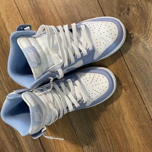 Baby blue dunk high in women’s 6 only wore once with box.